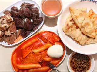 组暴辣炒年糕
路边小吃摊的传说!位于弘大的人气辣炒年糕店!