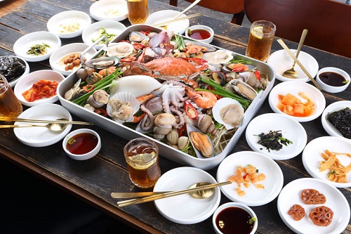 乌达里家 明洞2号店
是一家可以现场欣赏K-POP演出的明洞人气海鲜专门店