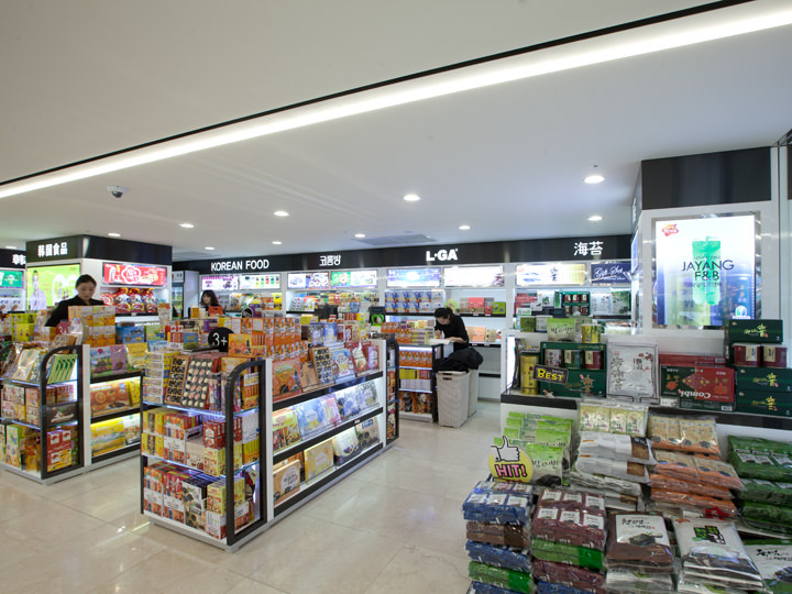 韩国紫菜、巧克力等种类齐全