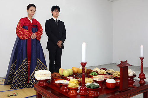 新婚夫妇可一起进行茶礼,但须身着韩服