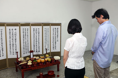 最近茶礼行礼时,讲究穿着正式