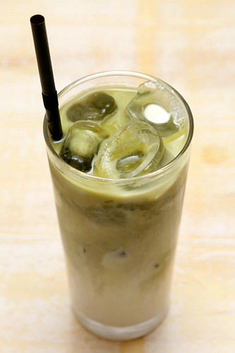 冰绿茶拿铁
融入粉末茶的香味,口感柔滑细腻