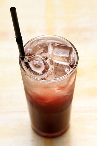 覆盆子汽水
覆盆子的酸甜口感搭配碳酸饮料的爽快