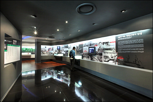 主要是年谱和图片资料