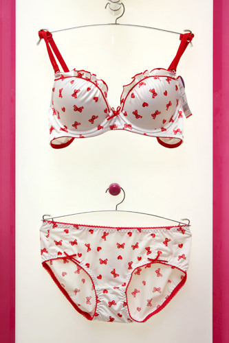 文胸 25,000韩元
内裤 8,000韩元