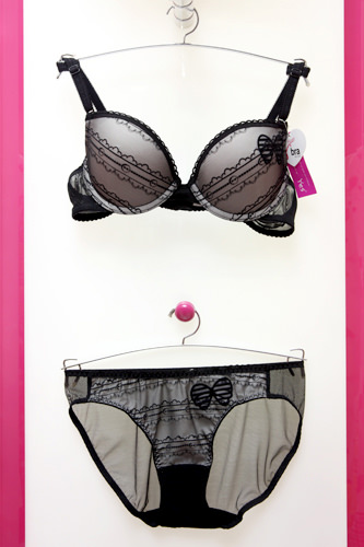 文胸 26,000韩元
内裤 10,000韩元