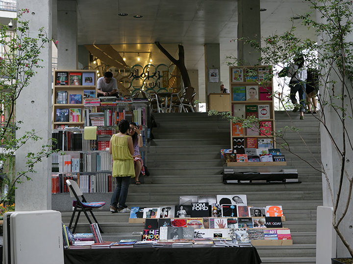 从入口右侧的楼梯上2层