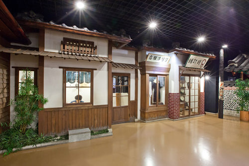 标有日语的店面、招牌