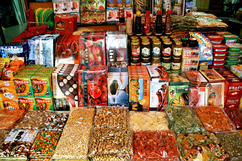 长安商社
(地图 : 绿色 9)
主要销售传统茶,调味品等食品的专卖店,也有草莓,栗子,辣椒以及巧克力等点心。