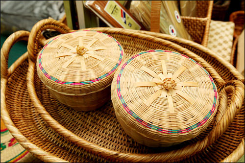 新兴商会
(地图 : 绿色 7)
精致的竹工艺品和装饰用品专卖店。货品齐全,也零售也批发,装饰与收纳用品琳琅满目。