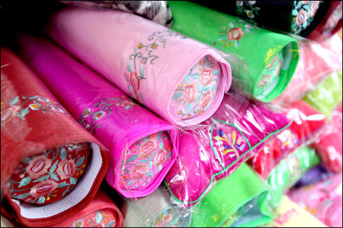 Sesa living
(地图 : 绿色 8)
销售各种复古风设计的韩式靠垫,枕头,令人爱不释手。这家的外国顾客非常多,收取邮费后可帮忙寄回本国。