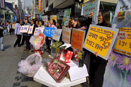 提倡“抛弃华丽包装”的活动