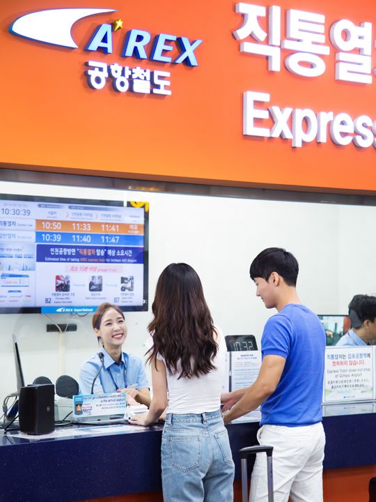 首尔站内直达列车的售票处(地下2层)