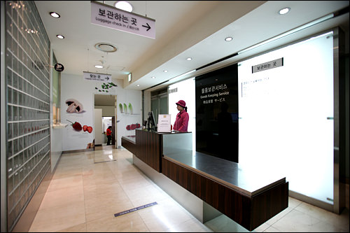 行李保管处前台