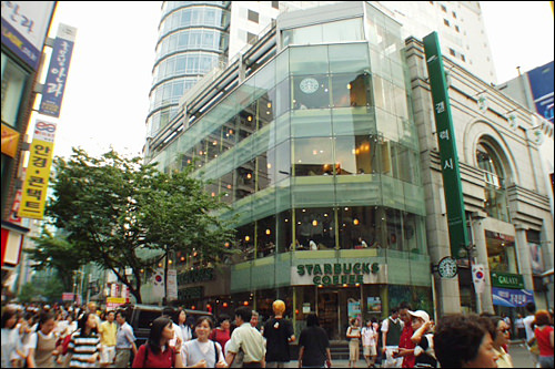 2000年~2004年
STARBUCKS
1坪(韩国单位)/1亿3851万元(2004)