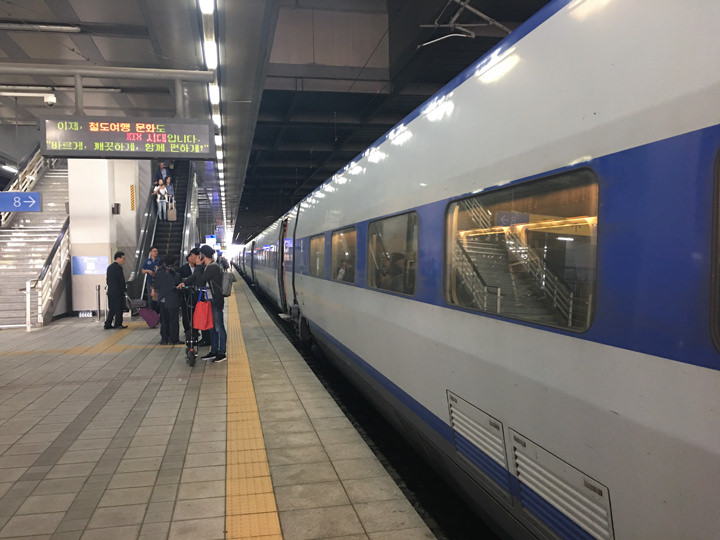 如果不确定是否搭乘正确的列车,可向周围的工作人员寻求帮助