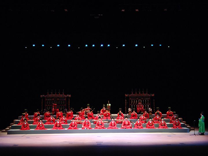 成立于1965年的国乐管弦乐团