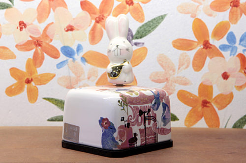 丰富多彩的色调搭配可爱的
“兔子插图”系列