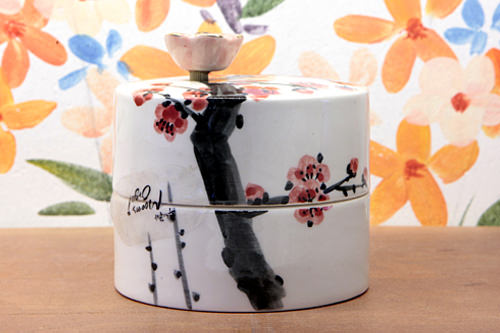 以独特触感描绘的
“梅花 韩国画”