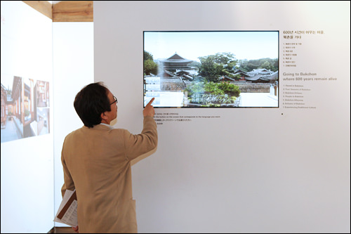 在屏幕的左下方可以选择中文字幕