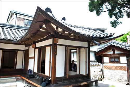 屋檐向外弯曲的客房