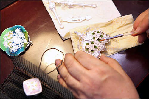 着色鲜艳的七宝