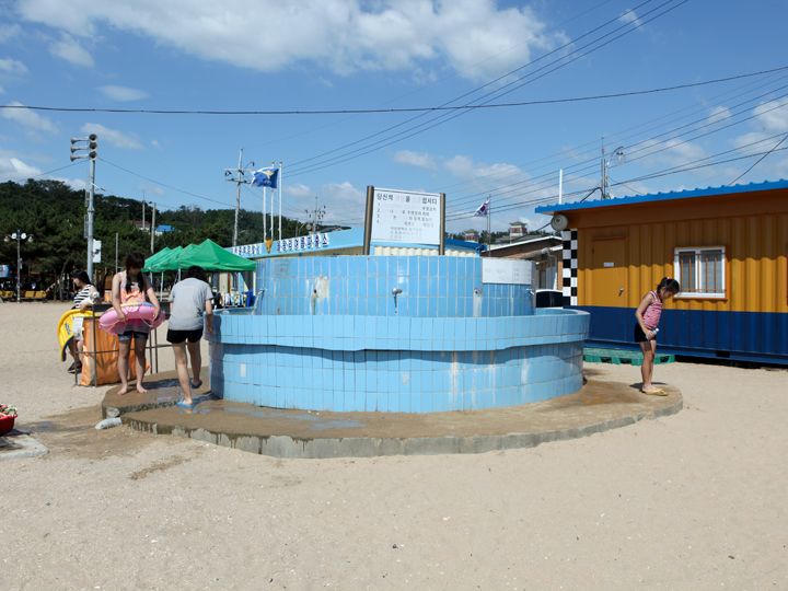 接水或是冲洗泥沙的地方