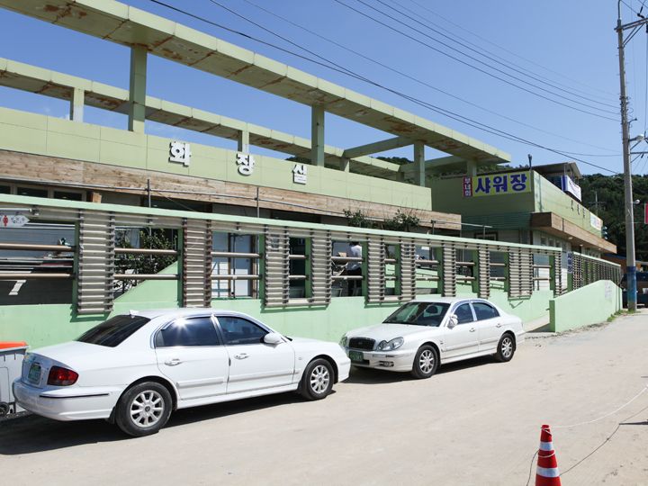 公共卫生间和淋浴