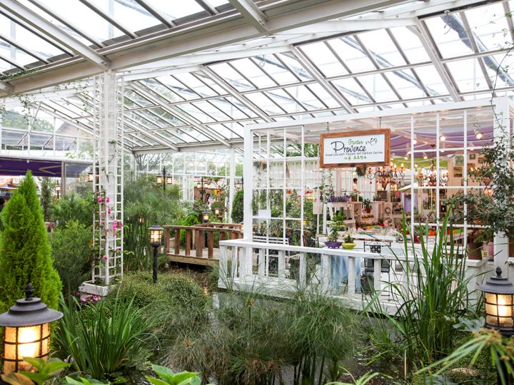 glass garden
这是个种着许多香草和各个季节鲜花的庭园。这里还有手工艺品角,可以亲手体验做香草制品。由于是帐篷式圆顶,所以雨天也可以在这里快乐游玩。