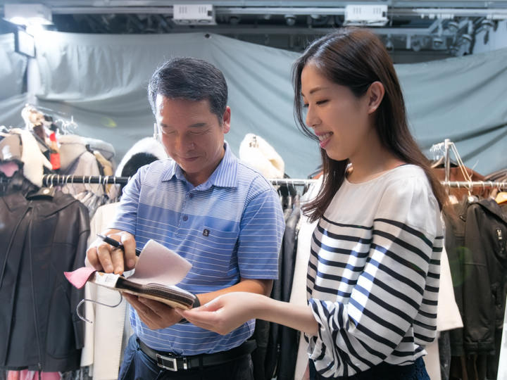 老板会提供热情、亲切的介绍,所以即使第一次挑战皮革商品也不用太担心。