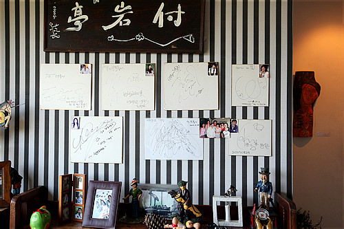 演员们的亲笔签名