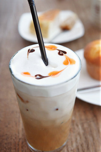 焦糖玛奇朵(冰)
9,000韩元
放入低糖巧克力糖浆,焦糖糖浆的冰焦糖玛奇朵,其光滑的牛奶泡沫给您带来厚厚的奶醇香。