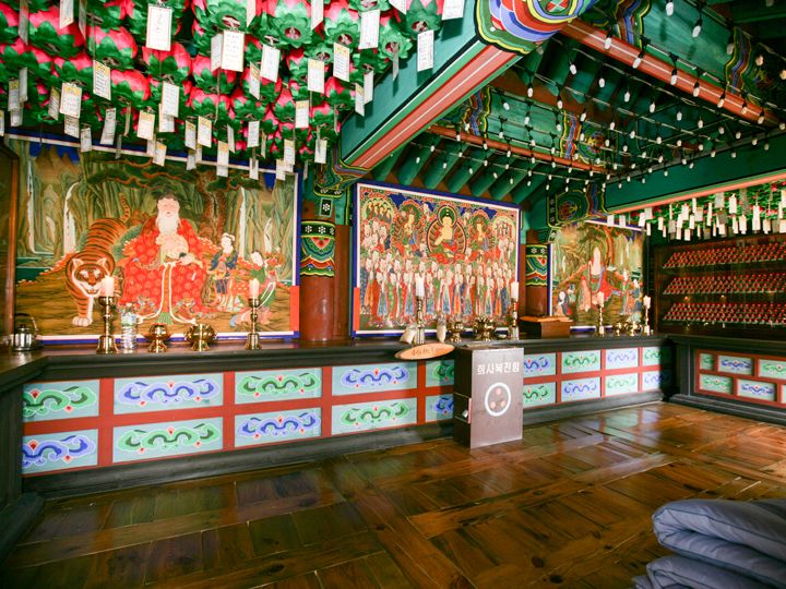 供奉山神等神祇的三圣阁内观