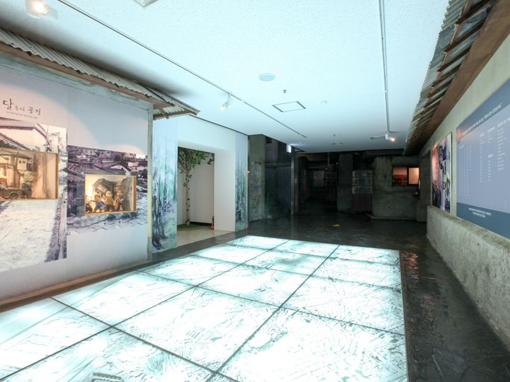 地板上是航拍照片