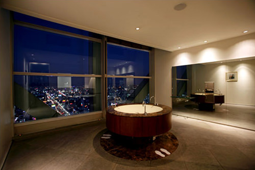 尊享迷人夜景——钟路塔楼33层“Top Cloud酒吧&烧烤”的卫生间