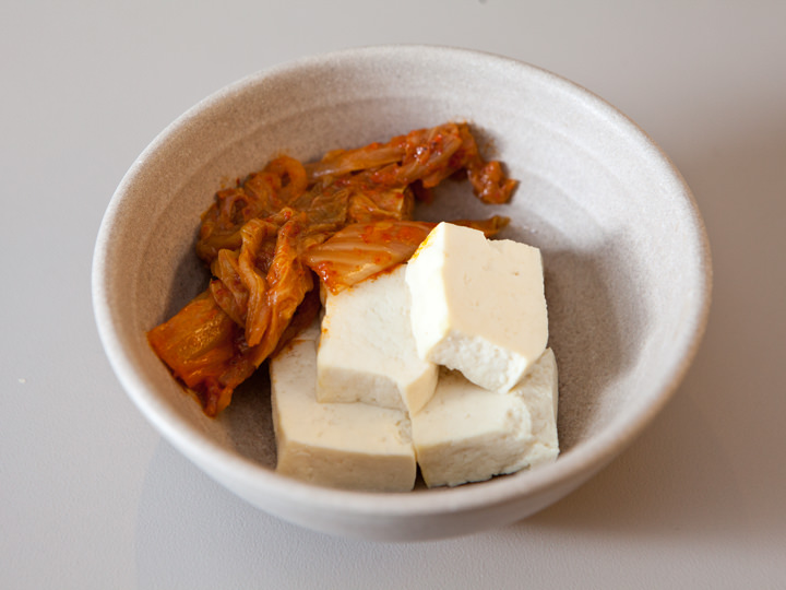 手工豆腐和olbaan泡菜
使用经过严格挑选的大豆制作的手工豆腐和“Olbaan Kitchen”的泡菜