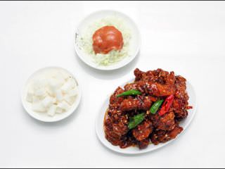 搭配萝卜和沙拉一起食用更美味