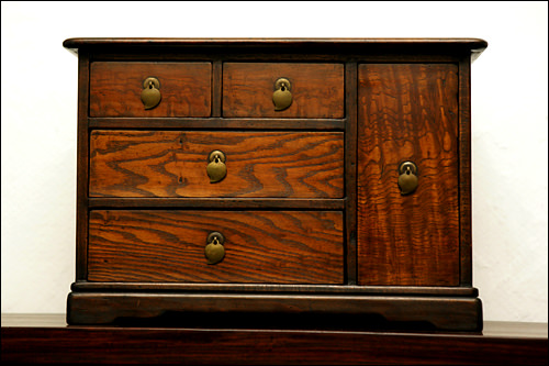 化妆品柜
30万韩元(原创产品)