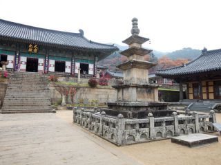 三层石塔