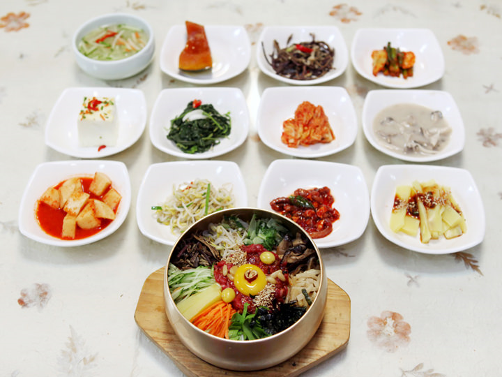 以韩屋村有名的全州代表美食—全州拌饭