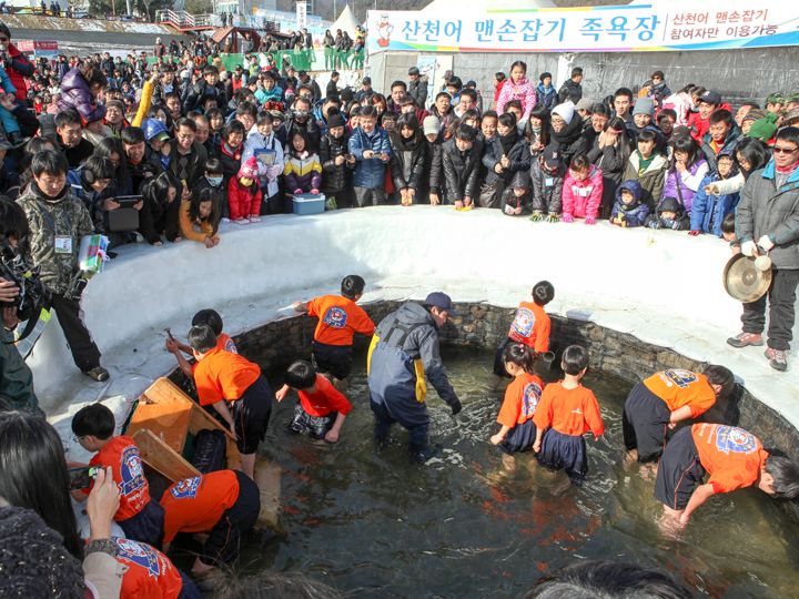 从这里进入水池