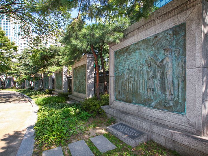 记录着3・1运动的浮雕