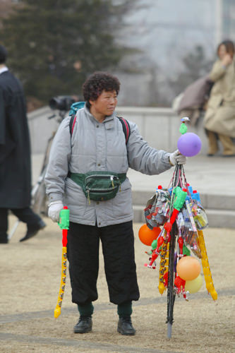 就连小孩子的玩具也粉墨登场