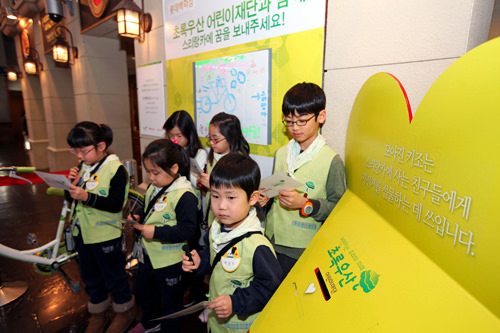 NGO
学习关于募捐的知识后,来到大街上呼吁募捐。