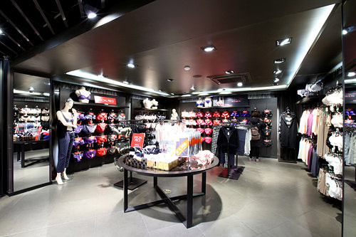 2层里侧的内衣区