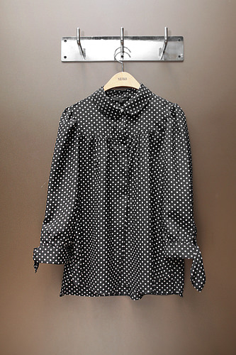 圆点上衣
49,900韩元