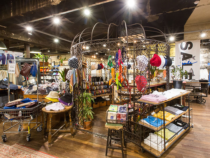 设计成精致鸟笼的首饰屋