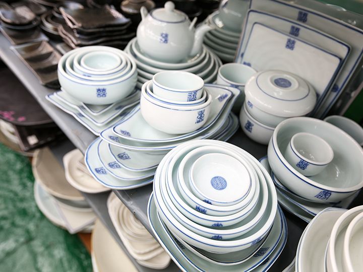 素雅的碗具
可以更好地衬托出碗里食物的颜色