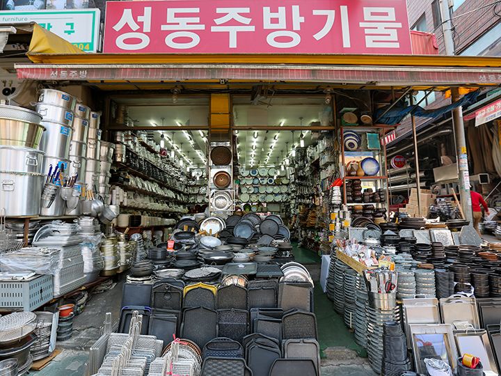 商品摆得整整齐齐的店面