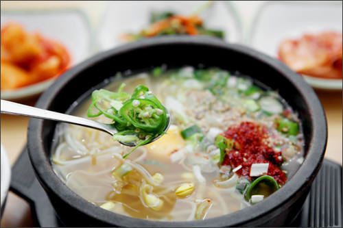 可减轻肠胃负担的豆芽汤饭